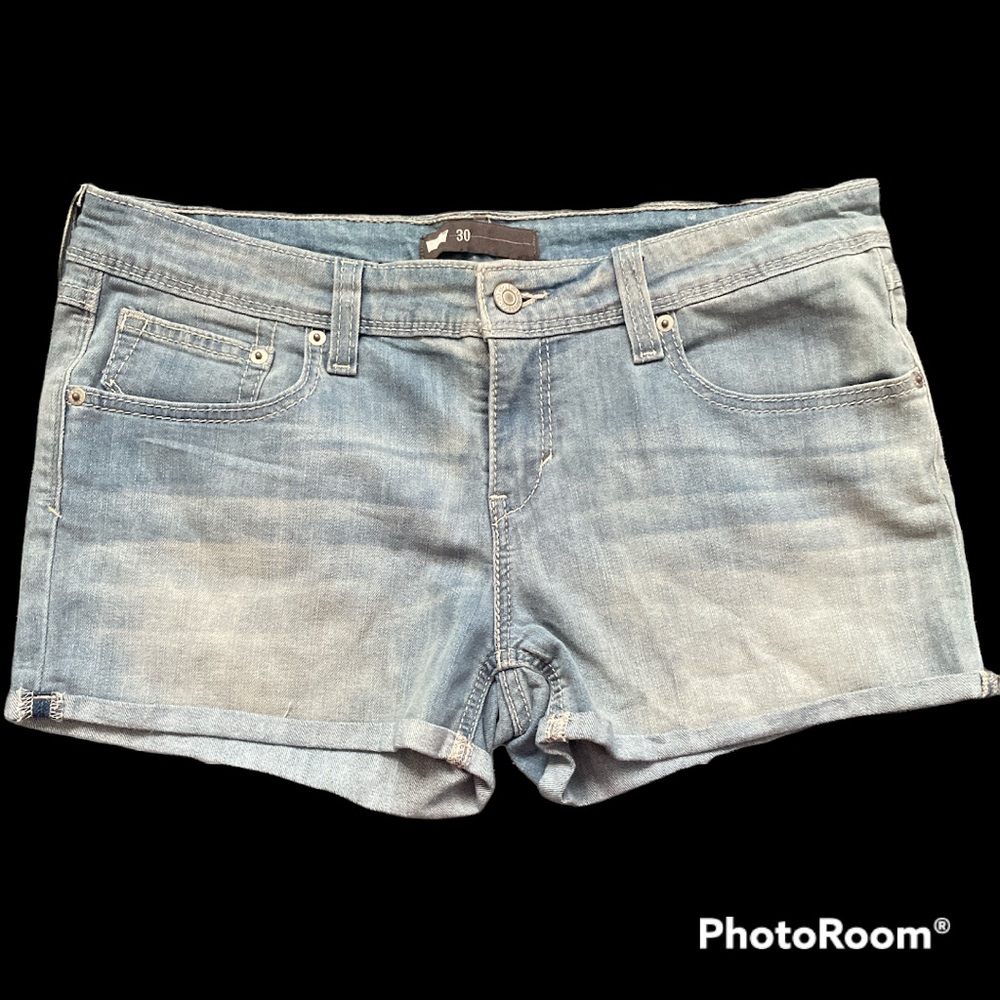 LEVI’S shorts size 30 EUC
